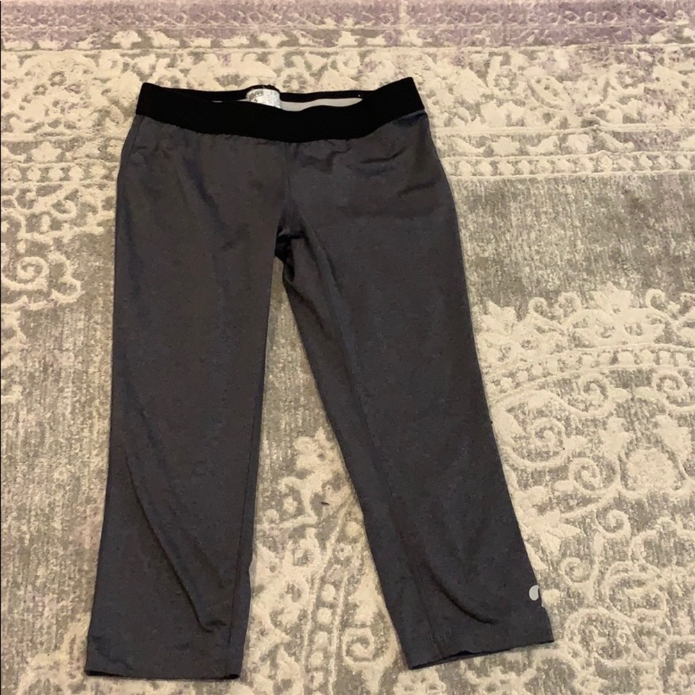 SOFFE Cropped Leggings